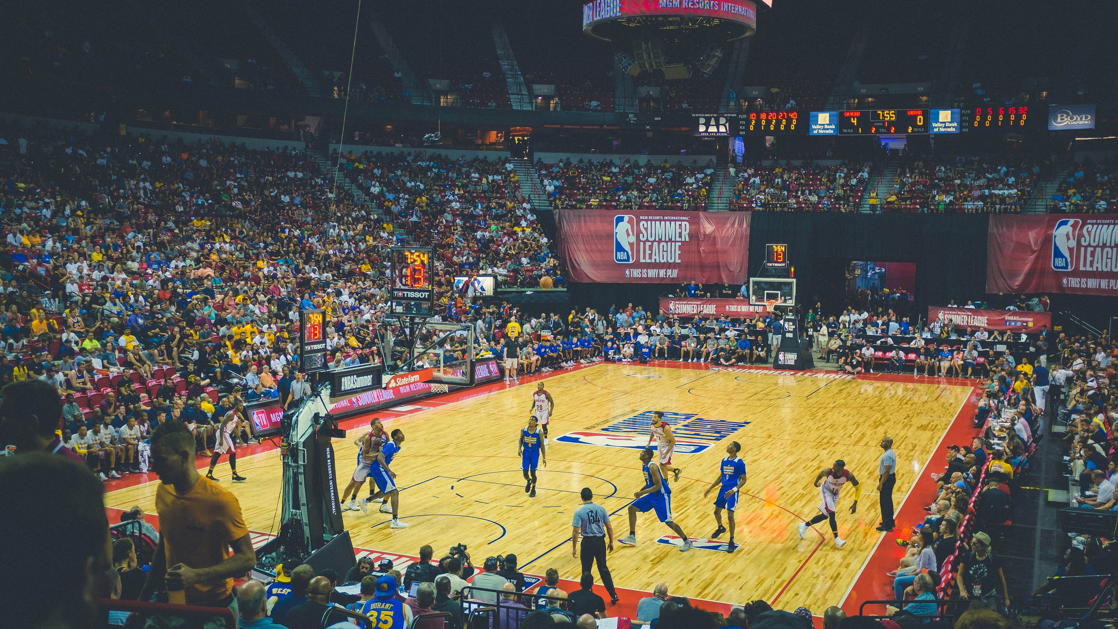 库里训练赛表现亮眼季前赛前景被看好，库里训练视频教学视频