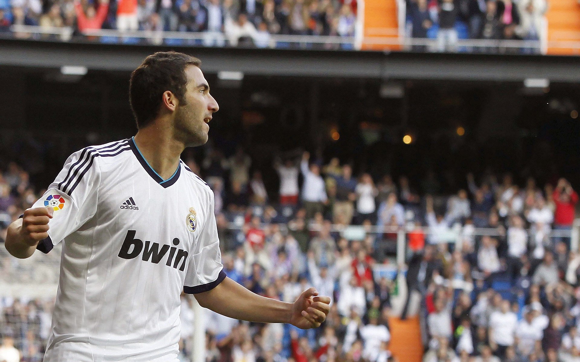 波尔曼凭借出色的组织能力与精准传球，成袋鼠队进攻利器，波尔曼斯网球