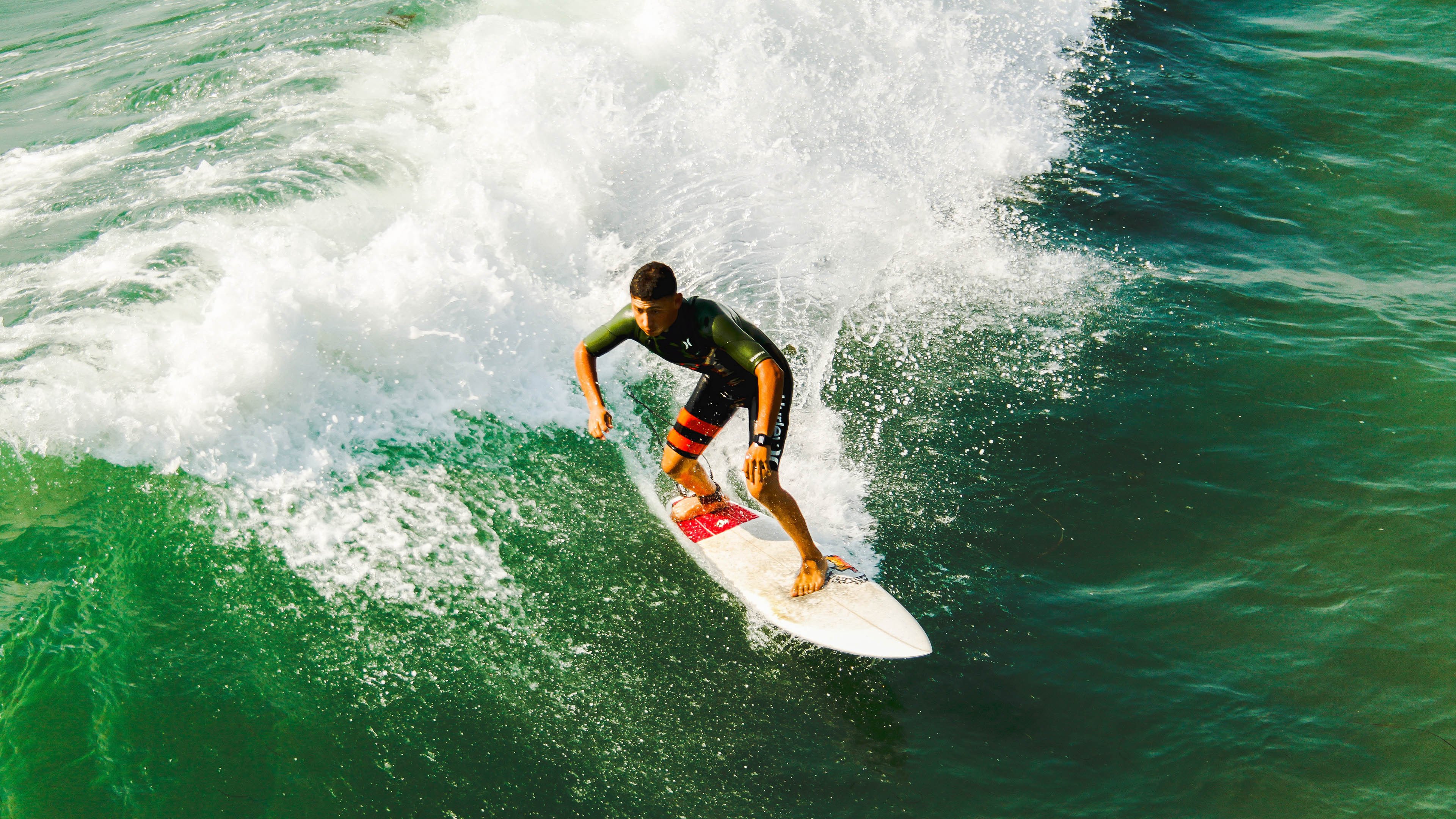 战队官博粉丝突破百万举办感谢特别直播，战队粉丝logo